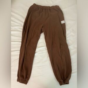 Hollister Brown Sweatpants - super comfy 
Good Condition
Size: S